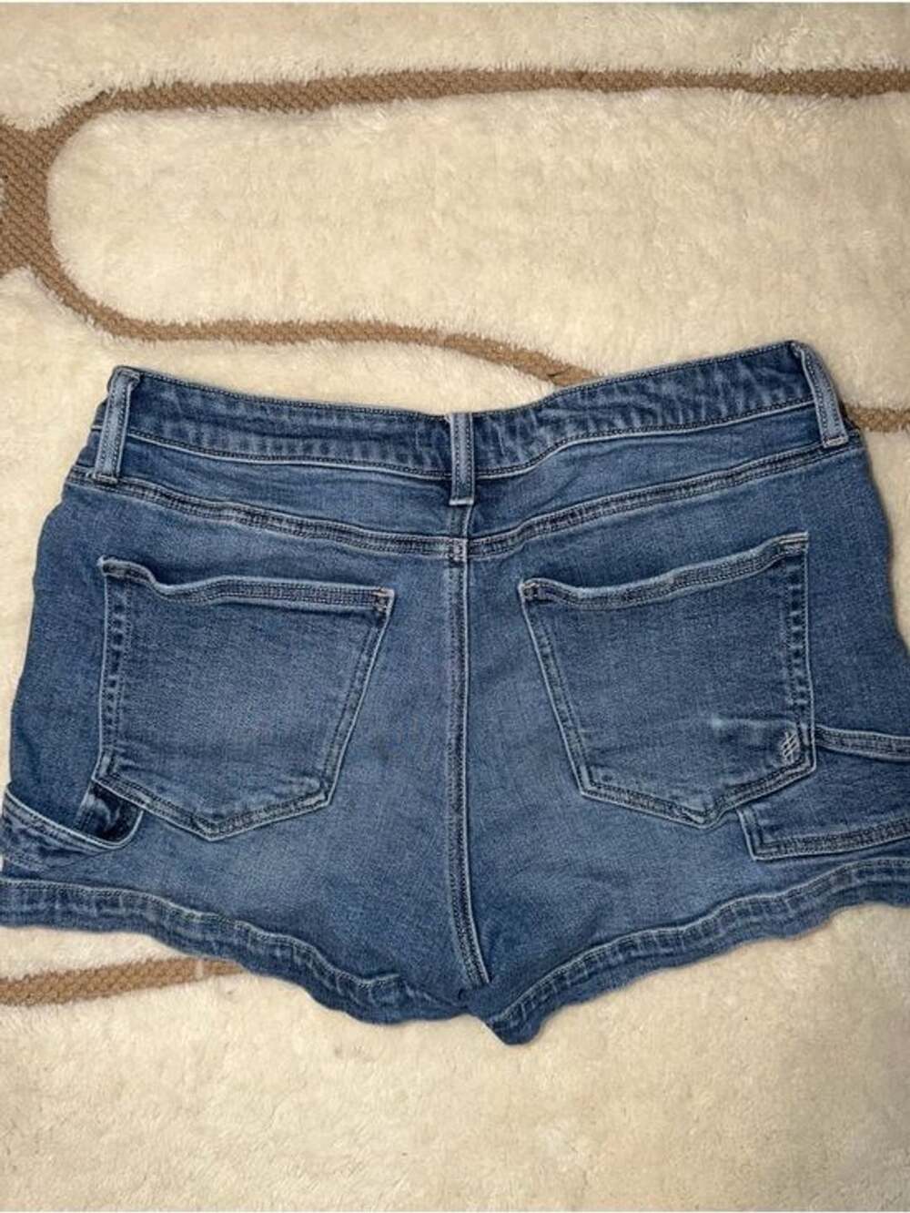 Silver Jeans Co. Women’s W30 Medium Wash Denim Shorts Curved Hem - Picture 2 of 2